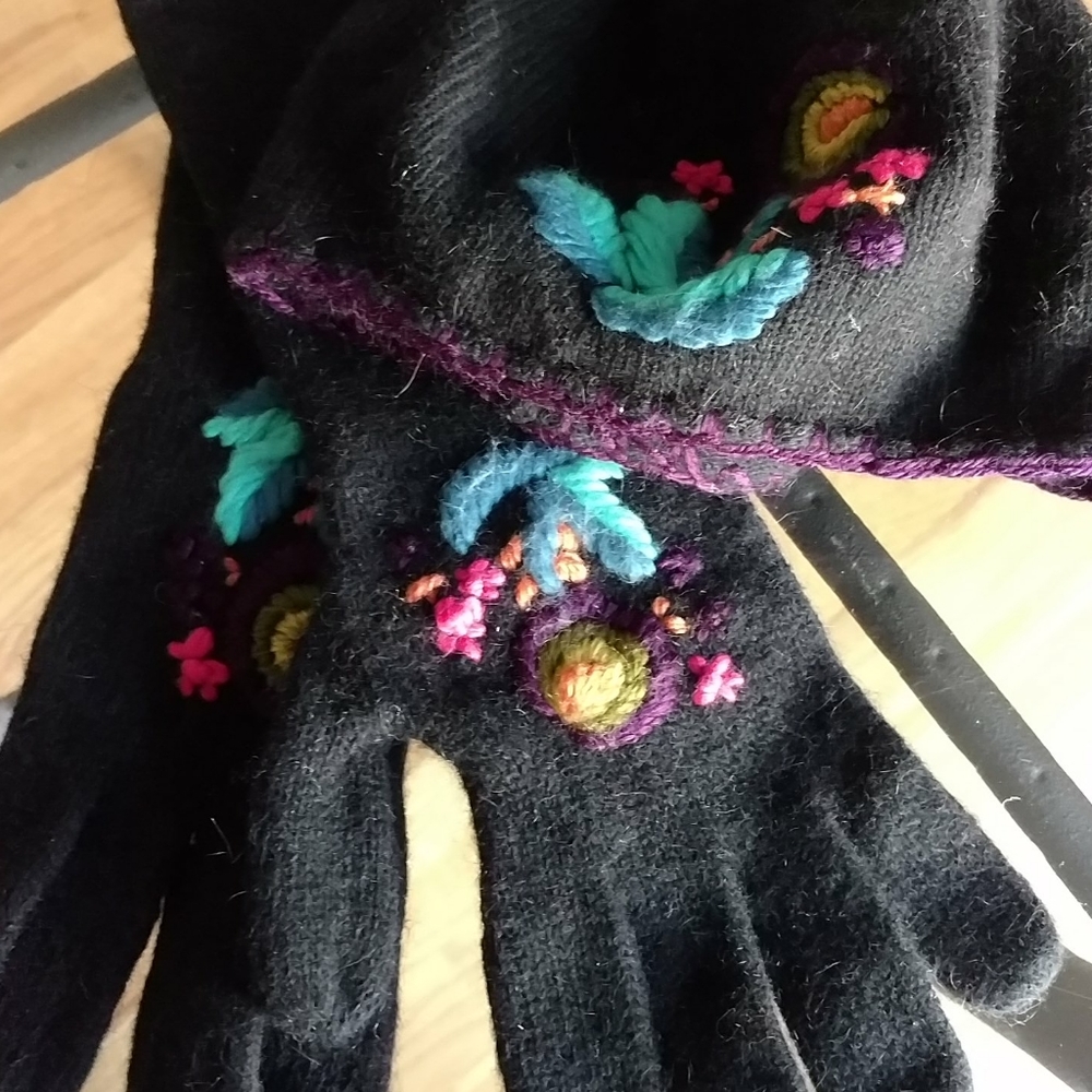 NEW Betsey Johnson Fall/Winter Hat and Gloves